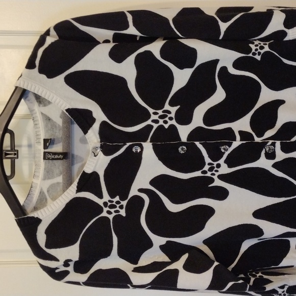 Relativity sweater. - Picture 3 of 13